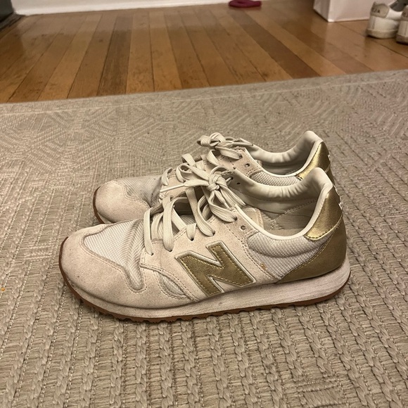 New Balance from J crew. Woman’s size 7. - Picture 4 of 5